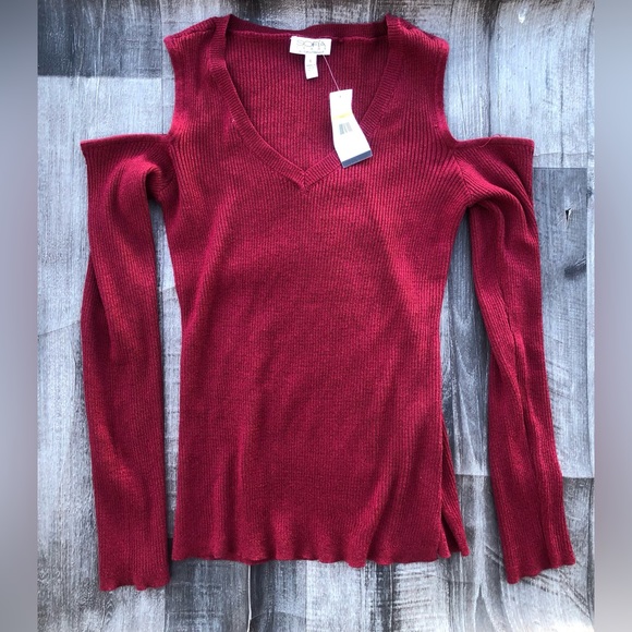 COPY - New Sofia Vergara Cold-Shoulder Metallic Ribbed V-Neck Knit Top Women's … - Picture 4 of 4
